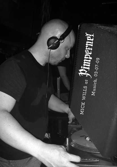 http://www.mickwills.com/Pics/MickWillsAtPimpernel.jpg